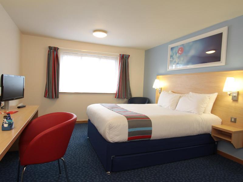 Travelodge Swindon Central Exterior photo