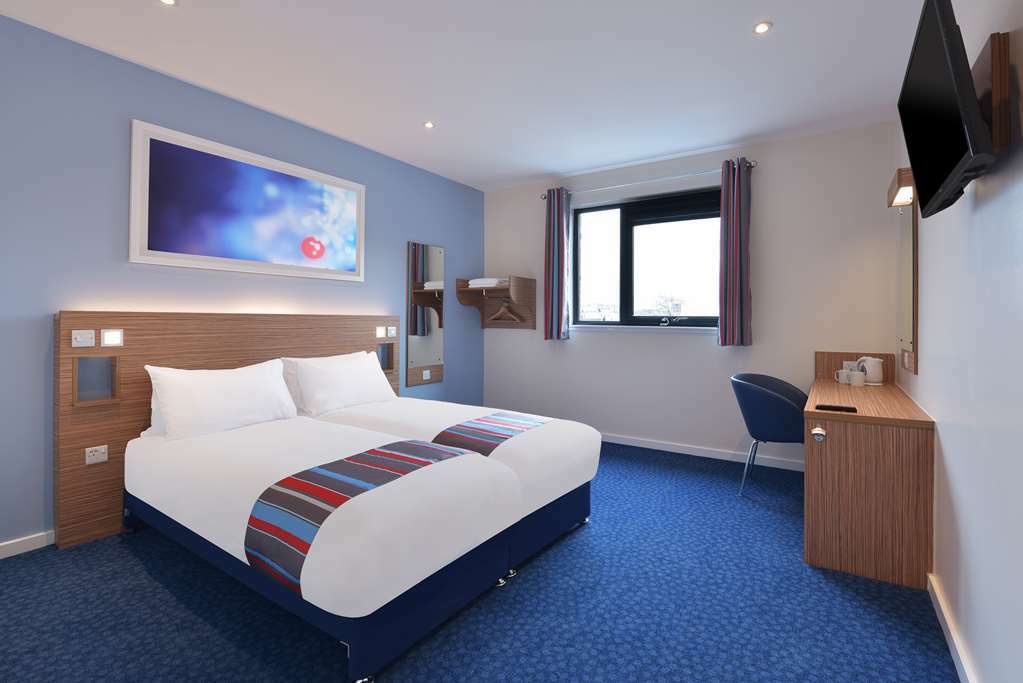 Travelodge Swindon Central Room photo