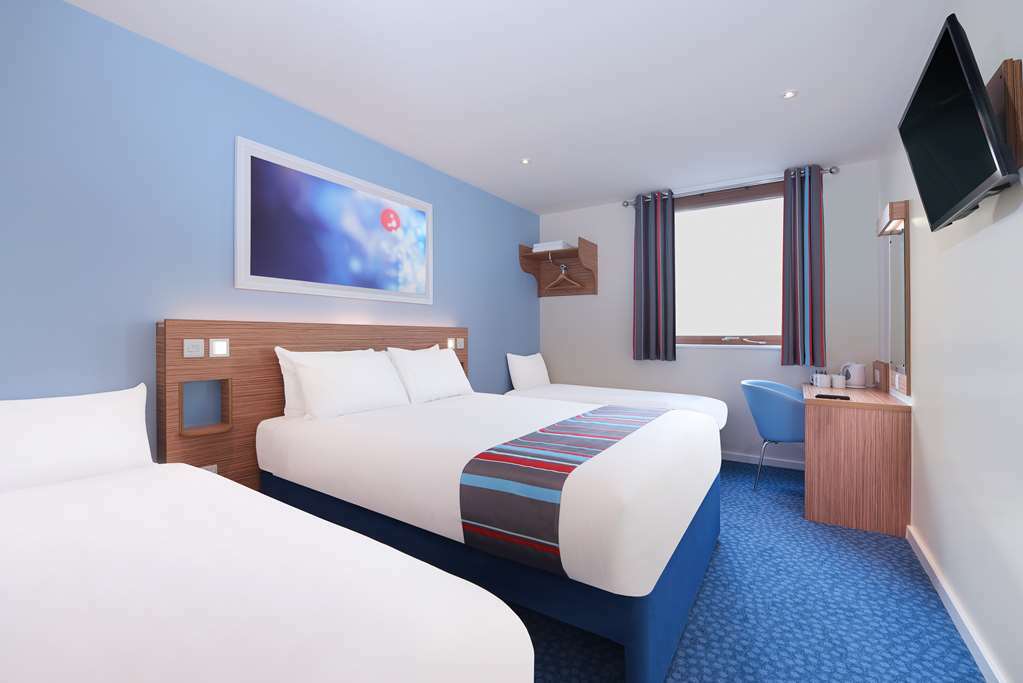 Travelodge Swindon Central Room photo