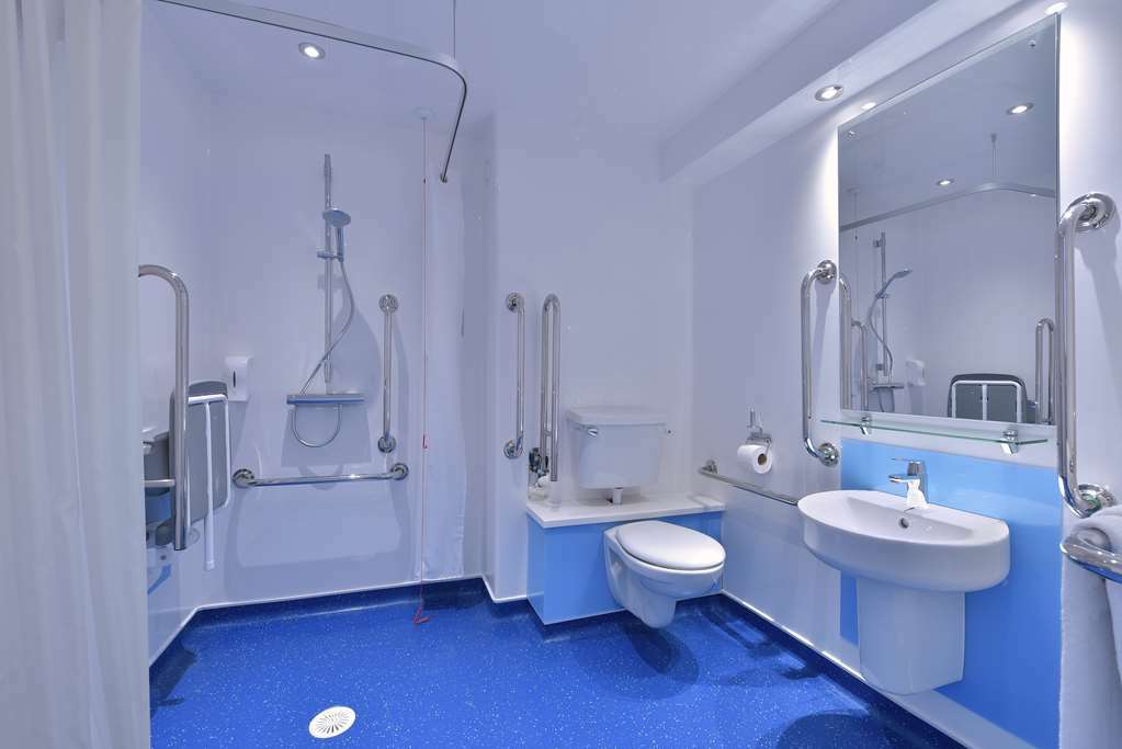 Travelodge Swindon Central Room photo